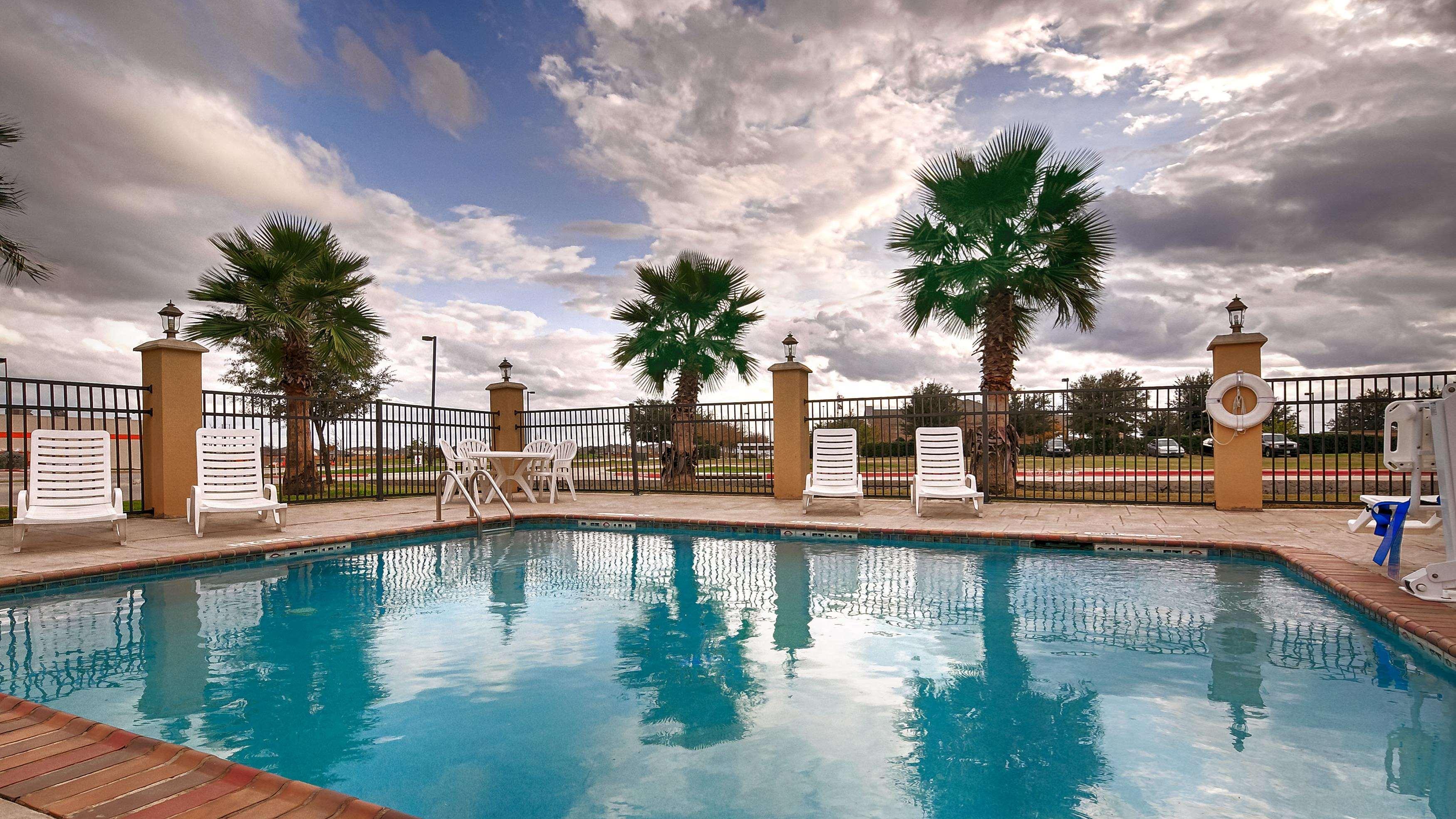 Best Western Bastrop Pines Inn מראה חיצוני תמונה