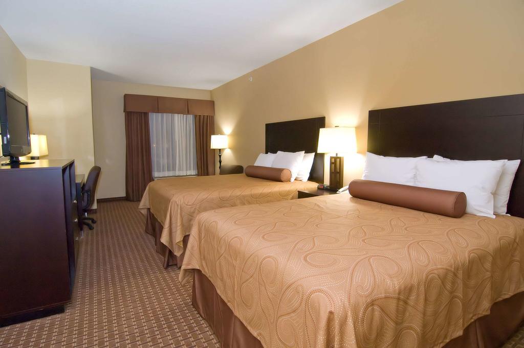 Best Western Bastrop Pines Inn מראה חיצוני תמונה