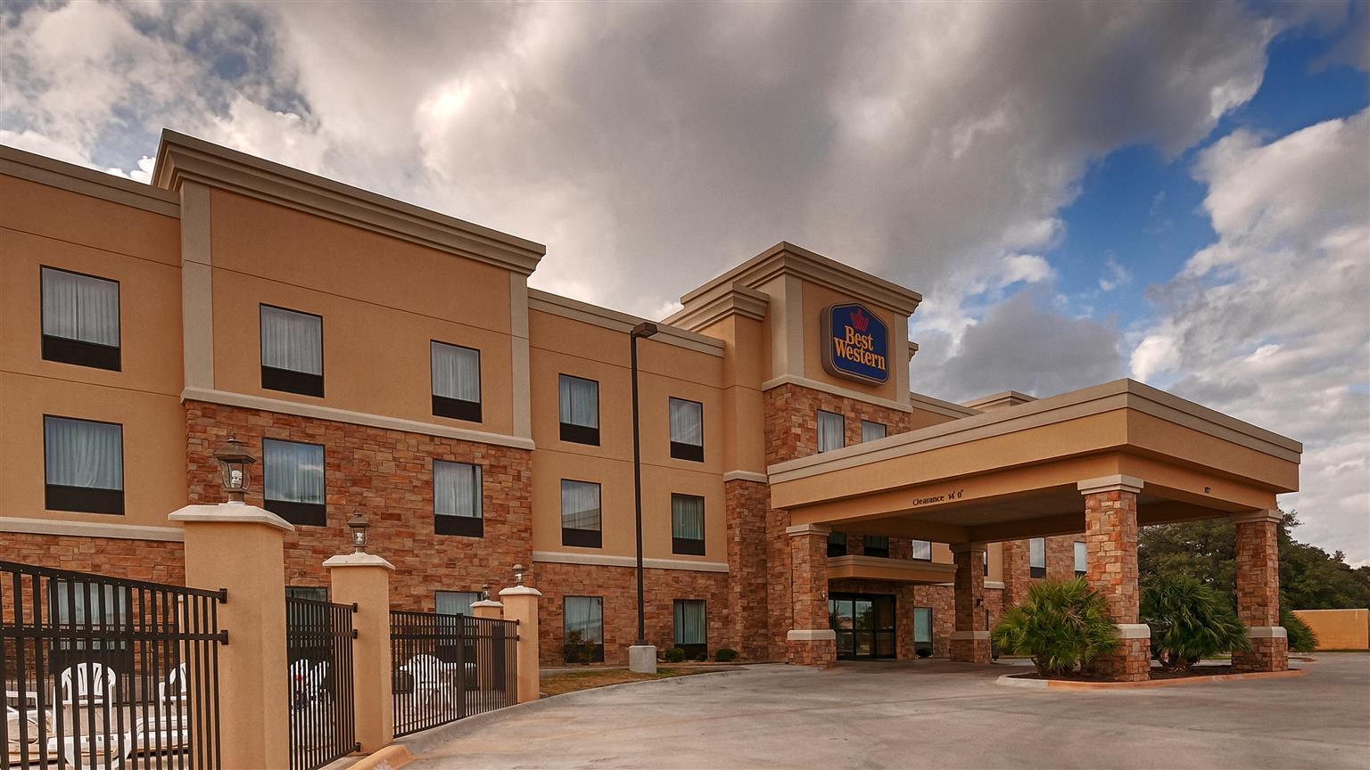 Best Western Bastrop Pines Inn מראה חיצוני תמונה